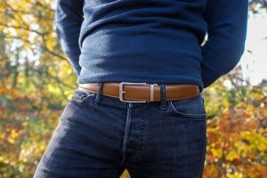 Collectie leren heren riemen in zwart en bruin voor zakelijk en casual gebruik